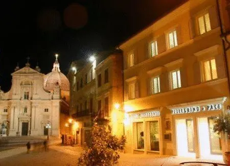 Hotell Pellegrino E Pace Loreto