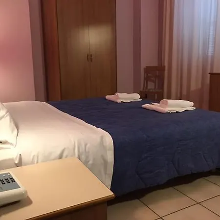 Pellegrino E Pace Отель Лорето