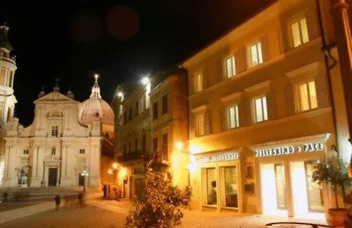 Hotel Pellegrino E Pace Loreto
