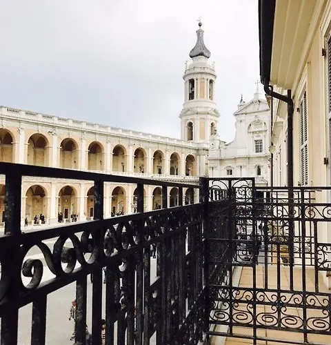 Hotel Pellegrino E Pace Loreto